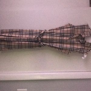 Burberry sleeveless shirt dress with matching belt